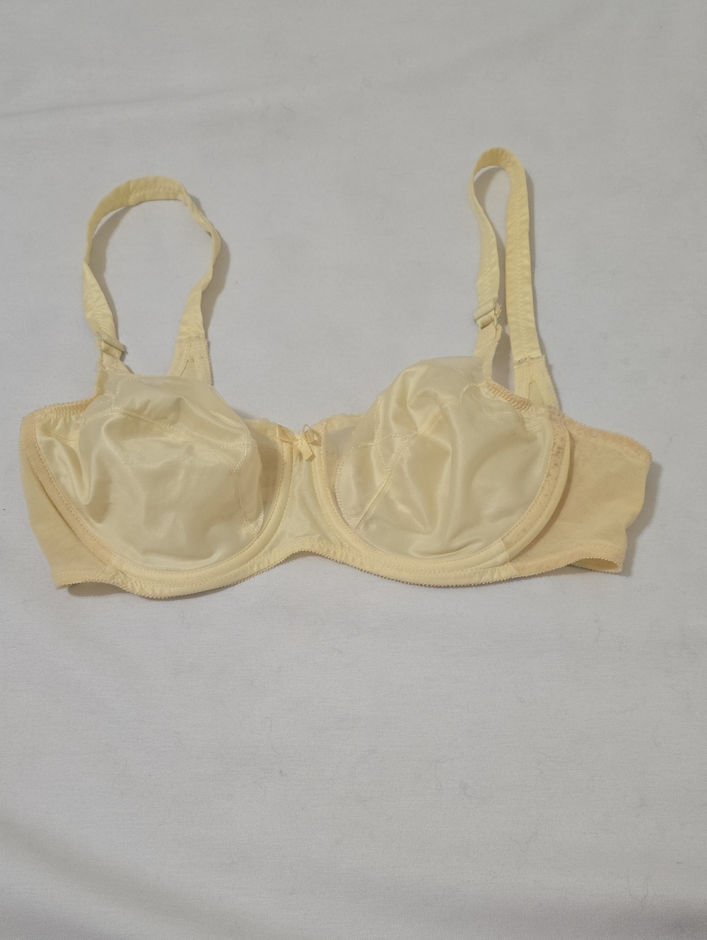 Vanity Fair Light Yellow Vintage  Underwire Bra 34B